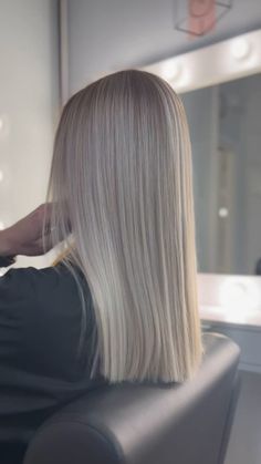 This winter, elevate your look with 15+ chic winter blonde balayage styles to rock in 2024-2025! Perfect for adding a touch of warmth to your hair, these balayage styles are both stylish and low-maintenance. From rich, golden hues to cool, frosty highlights, discover the best trends to keep your hair fabulous all season long. Get inspired and choose your next winter hairstyle! #WinterBlonde #Balayage #ChicHair #HairInspiration #WinterVibes Balayage Styles, Winter Hairstyle, Winter Blonde, Winter Hairstyles, Blonde Balayage, Low Maintenance, Balayage, Hair Inspiration, Highlights