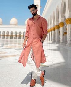 Cannot decide what to wear for your 'yaar ki shaadi'? Here's some outfit inspiration for all your groomsmen out there. Make wedding planning easier with the @weddingwireindia app, because #ShaadikiTaiyari Aasaan Hai!​​ #weddingwear #indianweddingwear #fashion #groomsherwani #groomsmegroomsmen #indianwedding Casual Groom Outfit, Kurta Ideas, Designer Mehendi, Groom Makeup, Latest Kurta Designs, Casual Grooms, Wedding Kurta For Men, Dapper Grooms, Wedding Dresses Men Indian