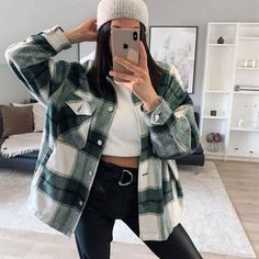 Plaid Shacket, Pastel Outfit, Bodycon Floral Dress, Tweed Coat, Plaid Coat, Styl Boho, Crop Top Blouse, Street Style Looks, Check Shirt