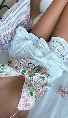 Dress spring garden picnic aesthetic inspo summer Bride Era, Cute Vacation Outfits, Mode Crochet, Spring Fever, Italian Outfits