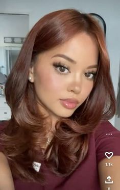 Auburn On Brown Hair, Rust Balayage Hair, Hair Color Ideas For Autumn Skin, Auburn Hair With Black Roots, Reb Brown Hair, Auburn Hair Color On Tan Skin, Hair Colour Ideas For Olive Skin, Latina Auburn Hair, Red Hair On Medium Skin Tone