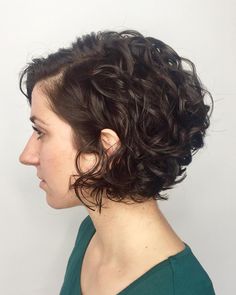 Short Curly Haircuts For Women Over 40, Short Curly Hair Over 50 Women, Shag Curly Hairstyles, Stacked Curly Bob, 2c Haircuts, Short Hair Cuts For Curly Hair, Chin Length Curly Hair, Chin Length Curly Hairstyles, Curly Layered Bob