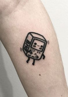 a small black and white drawing of a toaster on the left arm, with an emoticive expression