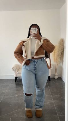 Ugg Outfit Ideas Black Woman, Plus Size Casual Outfits Black Women, Ugg Outfits Black Women, Uggs Outfit Black Women, Ugg Looks, Trendy Plus Size Outfits Winter, Styling Uggs, How To Style Uggs, Curvy Winter Outfits