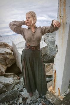 Medieval Summer Clothes, Casual Medival Outfits, Fantasy Baker Outfit, Fantasy Ren Faire Costume, Medieval Trousers Women, Bard Clothes Aesthetic, Valkyrie Inspired Outfit, Medieval Herbalist Outfit, Riding Clothes Medieval