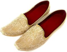 PRICES MAY VARY. A TRADITIONAL PUNCH: A traditional piece of footwear that attracts with its cultural touch! The Indian punjabi jutti has sealed its remarkable imprint in Indian history. By keeping the cultural taste of India in mind, our jutti khussa shoes for men and women are handmade with craftsmanship by skilled artisans! BombayFlow indian jutti come in medium width. If you have wide feet, please order 1 size up. The number on the shoe bottom is the intl size. For USA sizing, please select Indian Wedding Sherwani, Punjabi Shoes, Indian Jutti, Casual Indian Outfits, Indian Wedding Shoes, Gold Wedding Shoes, Indian Shoes, Men's Wedding Shoes, Punjabi Jutti