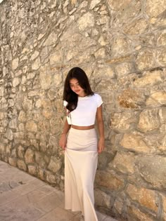 Semi Modest Summer Outfits, Mexico Fashion Outfit Ideas, South America Travel Outfit, Poses With Long Skirt, Classy Outfits Dresses, Long Skirt Poses Photo Ideas, Long Skirt Poses, Wedding Guest Outfit Casual, Mexico City Outfit Ideas