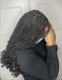 Curled Ends Knotless Braids, How To Style Short Knotless Braids With Curly Ends, Black Braids With Curly Ends, Box Braids Hairstyles Curly Ends, Braided Hairstyles With Curls At The End, How To Curl Knotless Braids Ends, Short Knotless With Curly Ends, Box Braids Curled Ends, Knotless With Curls At The End