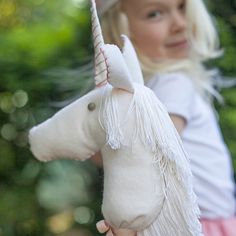 Make a Felt Stick Unicorn for Your Little Princess Fantasy Birthday, Princess Pattern, Diy Cosplay, Stick Horses, Unicorn Horse, White Unicorn, Unicorn Pattern, Diy Felt, Fabric Toys