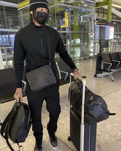 Airport Outfit Men, Luxury Bag Men, Mens Backpack Fashion, Crossbody Bag Outfit, Beanie Outfit, Drippy Outfit, African Shirts For Men, Backpack Outfit, Louis Vuitton Travel