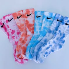 Aesthetic Socks, Nike Shoes Women Fashion, Cute Sweatpants Outfit, Nike Crew, Tie Dye Socks, Mode Zara, Cute Nike Outfits, How To Tie Dye, Sock Outfits