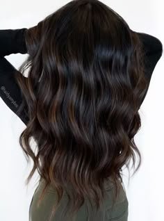 Dark Chocolate Brown Hair, Beige Hair, Dark Brunette Hair, Icy Blonde Hair, Brown Hair Inspo, Hair Color Caramel, Chocolate Hair, Chocolate Brown Hair