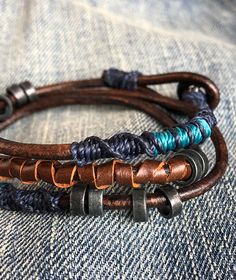 Adjustable Bohemian Braided Leather Bracelets, Wrap Bracelet Diy, Leather Bracelet Ideas, Weaving Bracelets, Diy Leather Bracelet, Moda Hippie, Leather Lacing, Kydex Holster, Rugged Leather