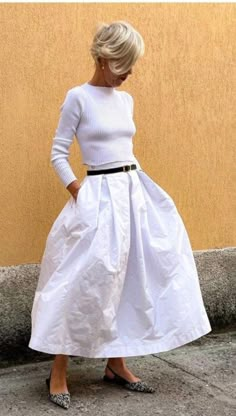 White Summer Skirt Outfit, White Balloon Skirt Outfit, White Skirt Outfit Ideas, Full Skirt Outfit, Cool Style Outfits, Black Woman Baddie, Summer Outfits Black Woman, Summer Outfits Black, Over 60 Fashion