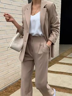 Pantsuits For Women Casual, Business Suits For Women Boss Lady, Lady Boss Outfit, Female Business Attire, Women Pant Suits, Women Aesthetics, Wedding Guest Outfit Inspiration, Boss Lady Outfit, Working Outfit