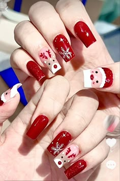 Nail Noel, Santa Nails, Xmas Nail Art, Kutek Disney, New Years Nail Designs, Cute Christmas Nails, Christmas Nails Easy, Christmas Gel Nails, Basic Nails