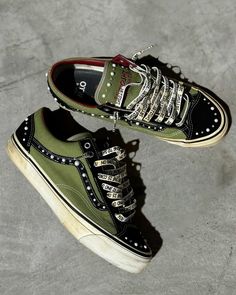 Streetwear Men, Shoe Inspiration, Swag Shoes, Streetwear Men Outfits, Me Too Shoes, Palace, Shoe Boots, Street Wear, Mens Outfits