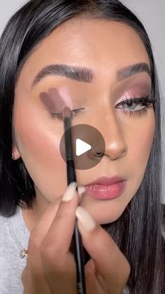 How To Do Easy Eye Makeup, Easy Stunning Eye Makeup, Makeup Tutorial For Eyeshadow, Pink Eyeshadow Looks For Brown Eyes, How To Put On Eye Shadow Step By Step, How To Makeup Eyeshadow, Make Up Step By Step Eyes, Smokey Eyeshadow Tutorial Step By Step, Cool Eye Makeup Tutorial