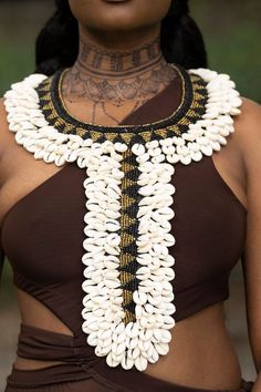 Shell Crowns, Baroque Period, Cowrie Shell Jewelry, African Princess, Cowrie Shell Necklace, African Royalty, African Accessories, Cowrie Shells, Fashion Sketches Dresses