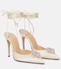 Hak Tinggi, Fun Wedding Shoes, White High Heels, Magda Butrym, Satin Pumps, White Pumps, Mode Vintage, High Heel Pumps, Heels Shoes