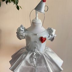 Tin man the Wizard of Oz Costume for Toddler is suitable for birthdays, Halloween, wizard of oz party, pageants, family photo shootings and many other special events. The Tin Man Heart dress is created and made by me and it is totally handmade using sensitive skin friendly top quality materials. Silver girl dress is made with matt satin, glitter tulle, foil printed tulle, dream tulle, crystal tulle and satin. This halloween girl dress is a great choice for a Halloween wizard of oz theme.  This Toddler Halloween Dress is a perfect personalized gift for girls.   Tin Man' Funnel Hat is included in this Halloween costume. Tin Man Heart, Tin Man Halloween, The Wizard Of Oz Costumes, Man Heart, Toddler Halloween Costume