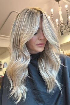 25+ Stunning Cool Toned Blonde Hair Color Ideas for 2025 - Flo's Blog Blonde Hair 2025, Two Toned Blonde Hair, Sandy Beige Blonde Hair, Cool Tone Blonde Hair, Champagne Balayage, Swedish Blonde Hair, Platinum Blonde Hair With Lowlights, Rooty Blonde Hair, Blonde Face Framing Highlights