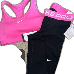 Pink Fitted Workout Sets, Pink Athleisure Sets For Gym, Pink Fitted Sports Sets, Pink Fitted Workout Set, Fitted Pink Workout Set, Pink Sporty Gym Sets, Fitted Pink Nike Activewear, Nike Fitted Sports Sets, Nike Fitted Sportswear Sets