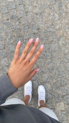 Clear Pink Dip Powder Nails, Holiday Nails Summer 2022, Summer Nails Minimalist, Simple Clean Nails, Simple Neutral Nails, Nail Inspo Neutral, Nail Inspo Minimalist, Natural Pink Nails, Easy Pride Nails