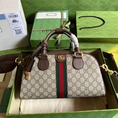 ADC Fashion - GCI Bags - 1022 A+ Excellent Quality; Contact us if you've any questions in your mind. Gucci Ophidia Bag, Hand Bags For Women, Supreme Bag, Luxury Clutch, Gucci Ophidia, Luxury Crossbody, Trendy Tote, Gucci Bags, New Handbags