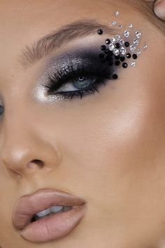 Bedazzle Makeup Looks, Dark Angel Eye Makeup, Birthday Makeup With Rhinestones, Smokey Eye With Rhinestones, Eyeshadow Looks With Rhinestones, Black Rhinestone Makeup, Eye Makeup Concert, Dark Angel Makeup, Eyeshadow Diy