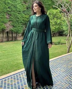 Fancy Green Dress, Wedding Dress Fancy, Pieces Wedding Dress, Moroccan Abaya, Moroccan Wedding Dress, Moroccan Takchita, Moroccan Green, Caftan Simple, Morrocan Fashion