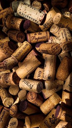 many wine corks are piled up together