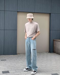 Streetwear Men Urban, Japan Style Outfits, Outfit Cowo, Neat Dress, Baseball Jacket Outfit, Men Aesthetic Outfits, Kpop Fashion Men, Korean Mens Fashion, Minimalist Fashion Men