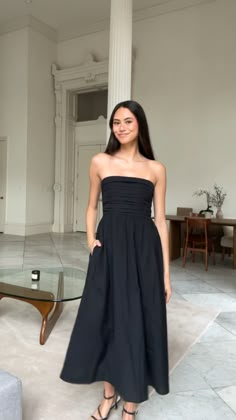 Wedding Guest Fit Ideas, Minimal Dress Outfit, Silver Wedding Guest Dress, Strapless Midi Dress Outfit, Black Strapless Dress Outfit, Korean Wedding Guest, Elegant Dinner Dresses, Black Cocktail Outfit, Strapless Dress Outfit