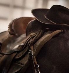 a close up of a horse's saddle with a hat on top of it