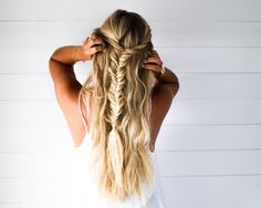 Mermaid Beauty, Tail Hair, Messy Buns, Fishtail Braid, Hair Styles 2017, Long Blonde, Long Blonde Hair, Mermaid Hair, Makeup Goals