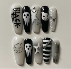 Cool Goth Nail Designs, Goth Inspired Nails, Punk Goth Nails, White Emo Nails, Soul Eater Nail Designs, Acrylic Nail Designs Grunge, Goth Nail Aesthetic, Nail Ideas Emo, Black And Red Gel Nails