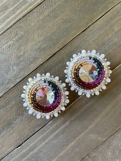 Made with size 11 Czech beads, rhinestone banding & on fingernail posts. Beaded Medallion Earrings, Native Medallion, Beaded Wedding Earrings, Beaded Mandala, Jingle Dress, Seed Bead Jewelry Patterns, Beaded Fashion, Beading Inspiration, Ribbon Skirts