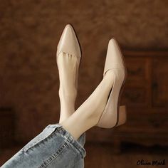 Olivia Mark - Minimalist Low-Heeled Soft Leather Shoes with Chunky Heels and Soft Soles Comfortable Dress Shoes, Rough Heels, Chunky Heel Shoes, Womens Sandals Summer, Point Shoes, Stylish Sandals, Low Heel Shoes, Unique Shoes, Pointed Toe Shoes