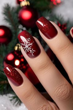 December Nails Green And Red, Dark Red Holiday Nails Design, Christmas Shalac Nails, Christmas Dark Red Nails, Red Nails With Holly, Red Wine Christmas Nails, Red Christmas Nails Coffin Shape, Red Christmas Nails With Snowflake, Dip Powder Nails Holiday