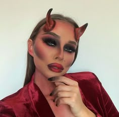 Carnaval Inspo, Girl Halloween Makeup, Kylie Lipkit, Beautiful Halloween Makeup, Devil In Disguise, Halloween Costumes 2022