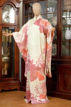 DEAR VANILLA Authentic Traditional Japanese Furisode Kimono for Women Vintage Silk Robe Made in Japan KMF-0125 - Etsy Tea Ceremony Wedding, Furisode Kimono, Unmarried Women, Luxury Textiles, Chino Hills, Kimono Design, Japan Woman, Silk Robe, Womens Robes