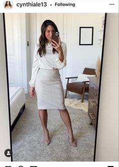 Lawyer Outfits, Work Capsule, Pencil Skirt Casual, Lawyer Outfit, Capsule Wardrobe Work, Modest Dresses Casual, Stylish Work Outfits, Outfit Inspiration Fall, Work Attire