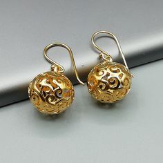 ONE PAIR of filigreed sterling silver ball danglers plated in real gold. Dimensions: 13 mm. Drop length: 28mm These earrings are made of 925 hypoallergenic sterling silver plated in gold. Sent in a gift box. I can include a personal message from you if needed You are welcome to contact me at... bhavnakwintra1956@gmail.com For more beautiful pieces from my shop, please browse 👇 TOE RINGS: https://www.etsy.com/your/shops/TheSilverGame/tools/listings/section:27020628,view:table EAR HOOPS: https:// Metal Round Earrings As Gift, Elegant Silver Earrings For Christmas, Elegant Christmas Drop Earrings, Elegant Round Christmas Earrings, Silver Spherical Earrings As Gift, Gold Christmas Earrings, Elegant Silver Christmas Earrings, Elegant Christmas Celebration Earrings, Gold Drop Earrings For Christmas