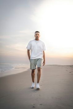 Get beach bound with these men's shorts outfits ideal for sandy adventures and sun-soaked days. From swim trunks to flip flops, embrace coastal vibes with ease. #bluejeansoutfit #lightbluejeansoutfit #baggyjeansoutfit #jeans #jeansoutfit #jeanshorts #jeanshortsoutfit #blackjeansoutfit #rippedjeansoutfit #whitejeansoutfit Coastal Vibes