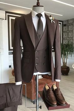 Everley Glamorous Brown Peaked Lapel Three Pieces Business Suits Brown Suits For Men, Suit For Men Wedding, Stylish Mens Suits, Slim Fit Suit Men, Dinner Suit, Classy Suits, Slim Fit Blazer, Business Suits, Dress Suits For Men