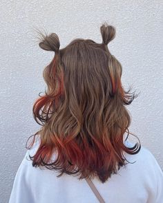 Light Brown Hair With Colored Tips, Brown To Orange Hair, Foxy Hair Color, Fire Hair Color Short, Simple Hair Dye Ideas, Orange Tips Hair, Dyed Hair Orange, Dyed Tips Curly Hair