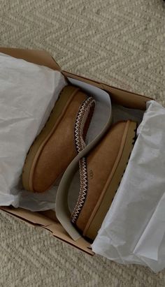 UGG Tasman Slippers, Cozy sheepskin lining, water-resistant, indoor/outdoor, durable tread, slip-on, unisex, neutral colors, memory foam, perfect gift, girls girl, UGG, cosy, fall, autumn Fall Wishlist Aesthetic, Tasman Uggs Chestnut, Ugg Tasman Slippers Chestnut, Ugg’s Aesthetic, Ugg Slipper Aesthetic, Ugg’s Slippers, Ugg Tasman Slippers Aesthetic, Uggs Tasman Slippers Outfit, Tasman Uggs Aesthetic