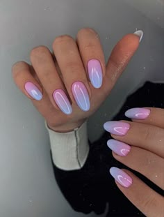 2 Color Ombre Nails, Nail Art Degrade, Purple Nails Simple, Lilac Nail Designs, Ombre Gel Nails, Fashion Outfits Dresses, Gel Toe Nails