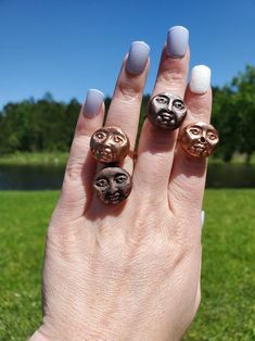 Handmade Moon Face ring, made using the Copper Electroforming Process and sealed with a protective coating to minimize tarnishing. Moons are made of clay and electroformed over.  Copper is believed to have many healing properties. Many believe copper to have anti-microbial properties, as well as help promote healing of some ailments such as arthritis. Ring sizes: Antiqued Copper Moon: US 9.25 Antiqued Copper Moon: US 6.5 Copper Moon: US 4.75** Copper Moon: US 6.5  Please know your ring size befo Polymer Ring, Copper Electroformed Jewelry, Copper Clay, Copper Electroforming, Jewerly Ring, Ring Moon, Celestial Ring, Face Ring, Silver Clay